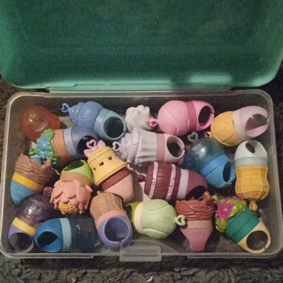 Littlest Pet Shop Ring Blind Bag Sets (16 Total- 13 Complete (Mismatched) Rings - Picture 1 of 16
